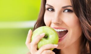Kako prirodnim metodama održati sjaj i čistoću zubi